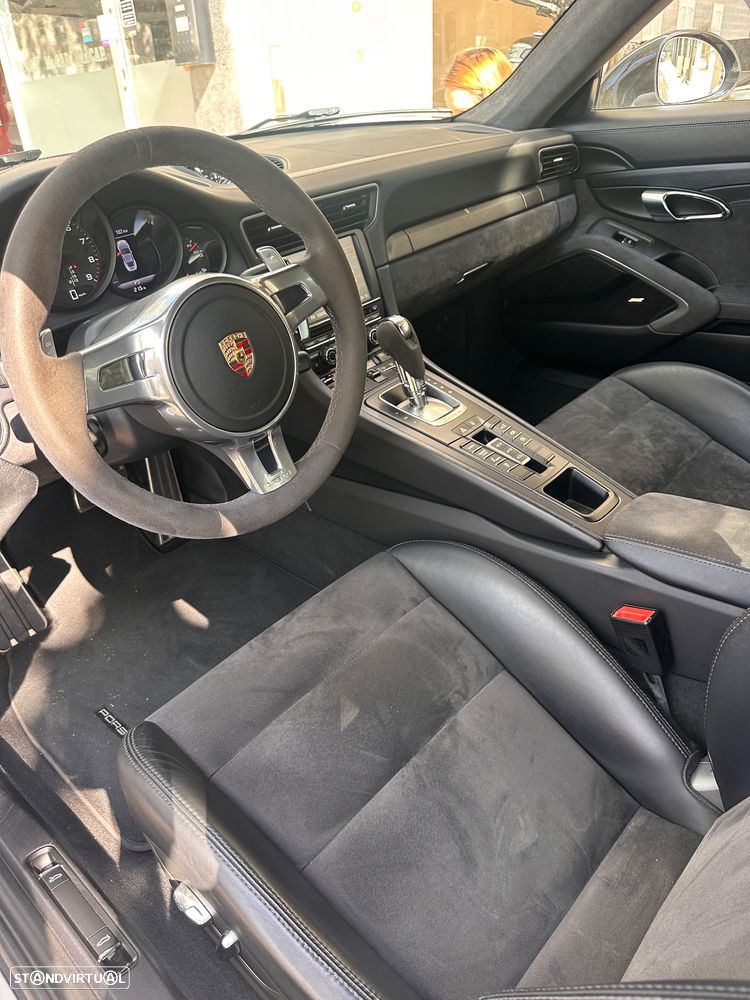 Porsche 911 (991) Carrera 4 GTS PDK - 15