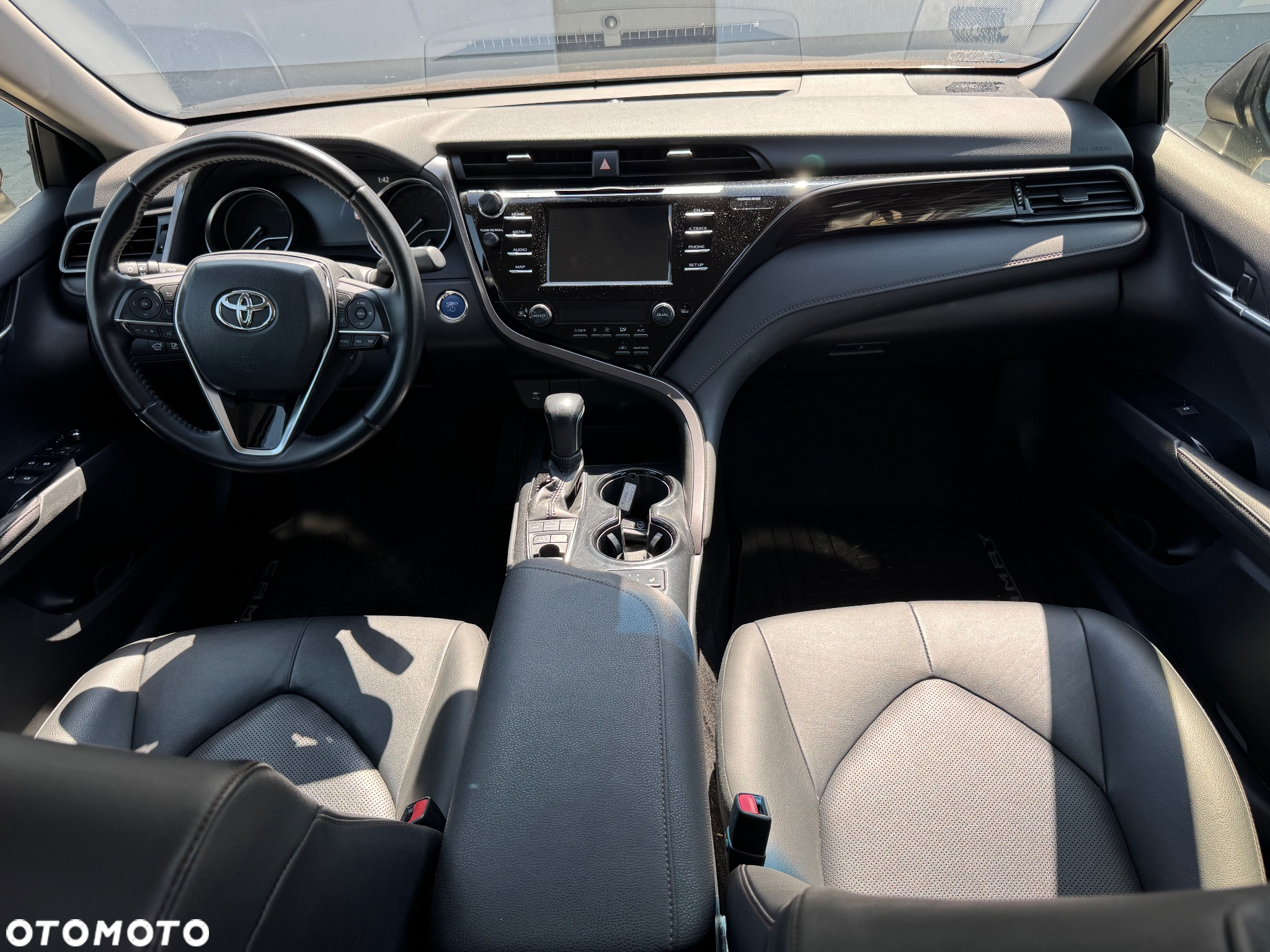 Toyota Camry 2.5 Hybrid Executive CVT - 22