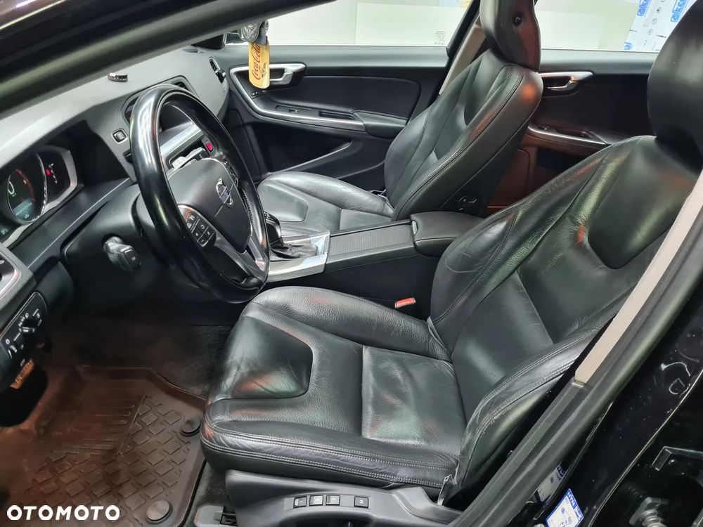 Volvo V60 D6 AWD Plug-in Hybrid Summum - 22