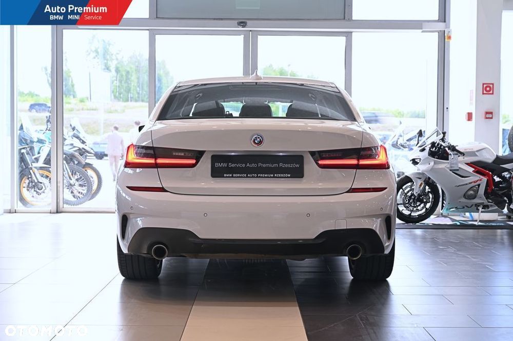 BMW Seria 3 318i - 18