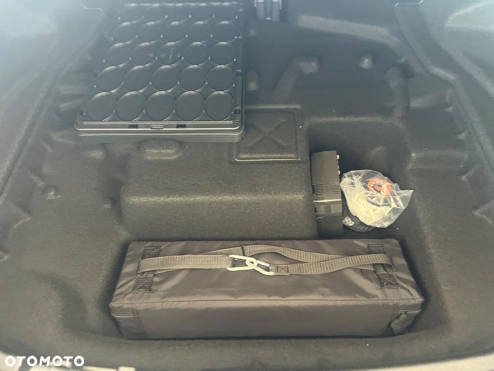 Mercedes-Benz Klasa E 200 mHEV 4-Matic Exclusive 9G-Tronic - 27