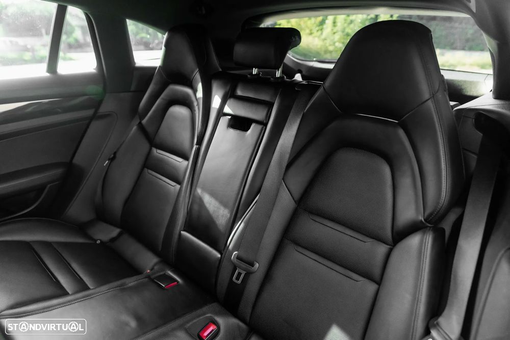 Porsche Panamera Sport Turismo 4 E-Hybrid - 42