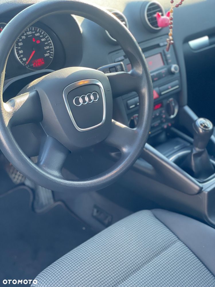 Audi A3 Sportback 1.6 Ambiente - 6