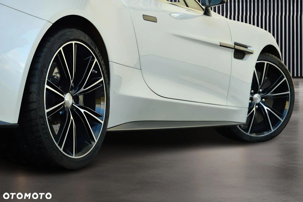 Aston Martin V12 Vanquish - 11