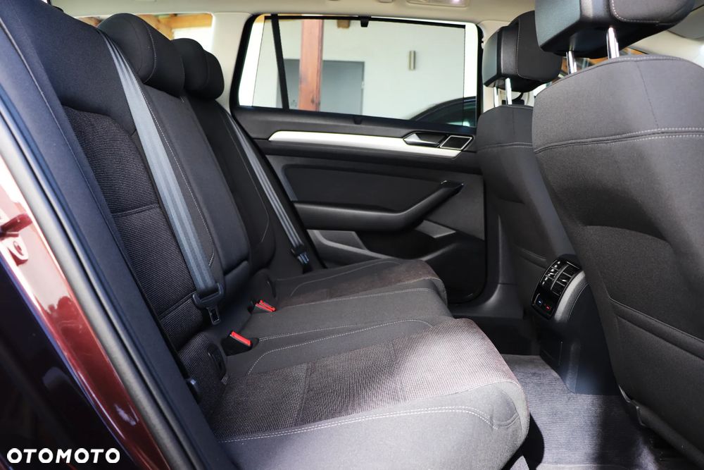 Volkswagen Passat 2.0 TDI SCR DSG Comfortline - 26