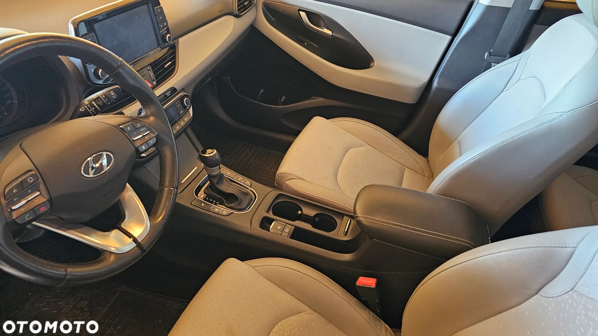 Hyundai i30 1.4 T-GDI Premiere Luxury DCT - 9