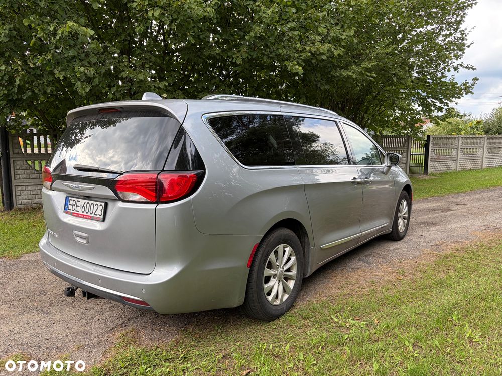Chrysler Pacifica - 2