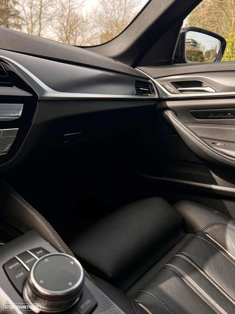 BMW 530 e Pack Desportivo M - 39
