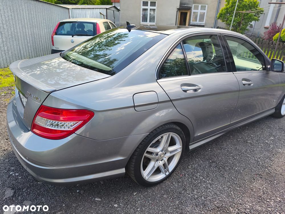 Mercedes-Benz Klasa C 350 7G-TRONIC Special Edition - 22