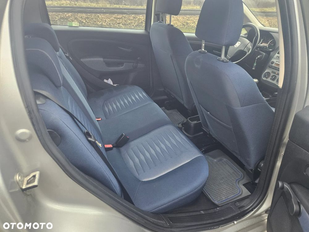 Fiat Grande Punto - 10