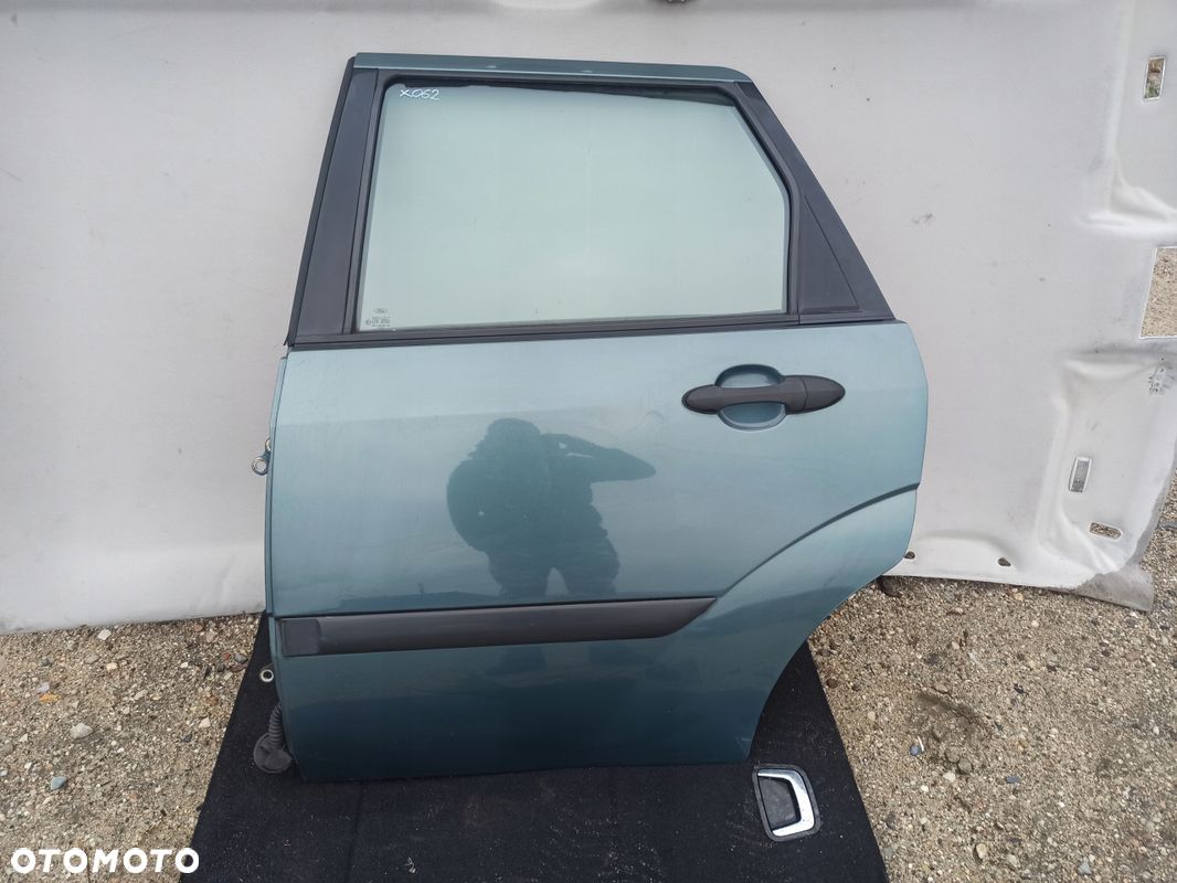 Drzwi lewy tył kompletne FORD FOCUS MK1 KOMBI kolor X1 - 1