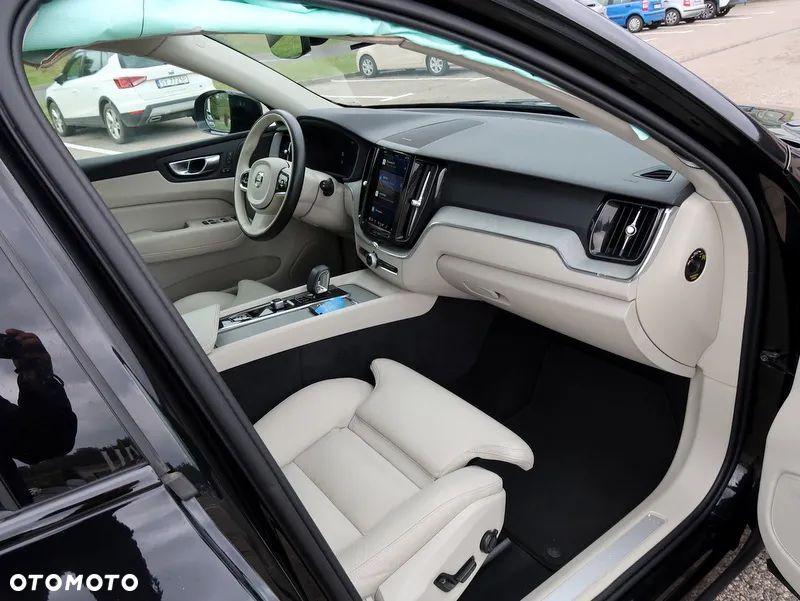 Volvo XC 60 B5 B AWD Plus Dark - 15