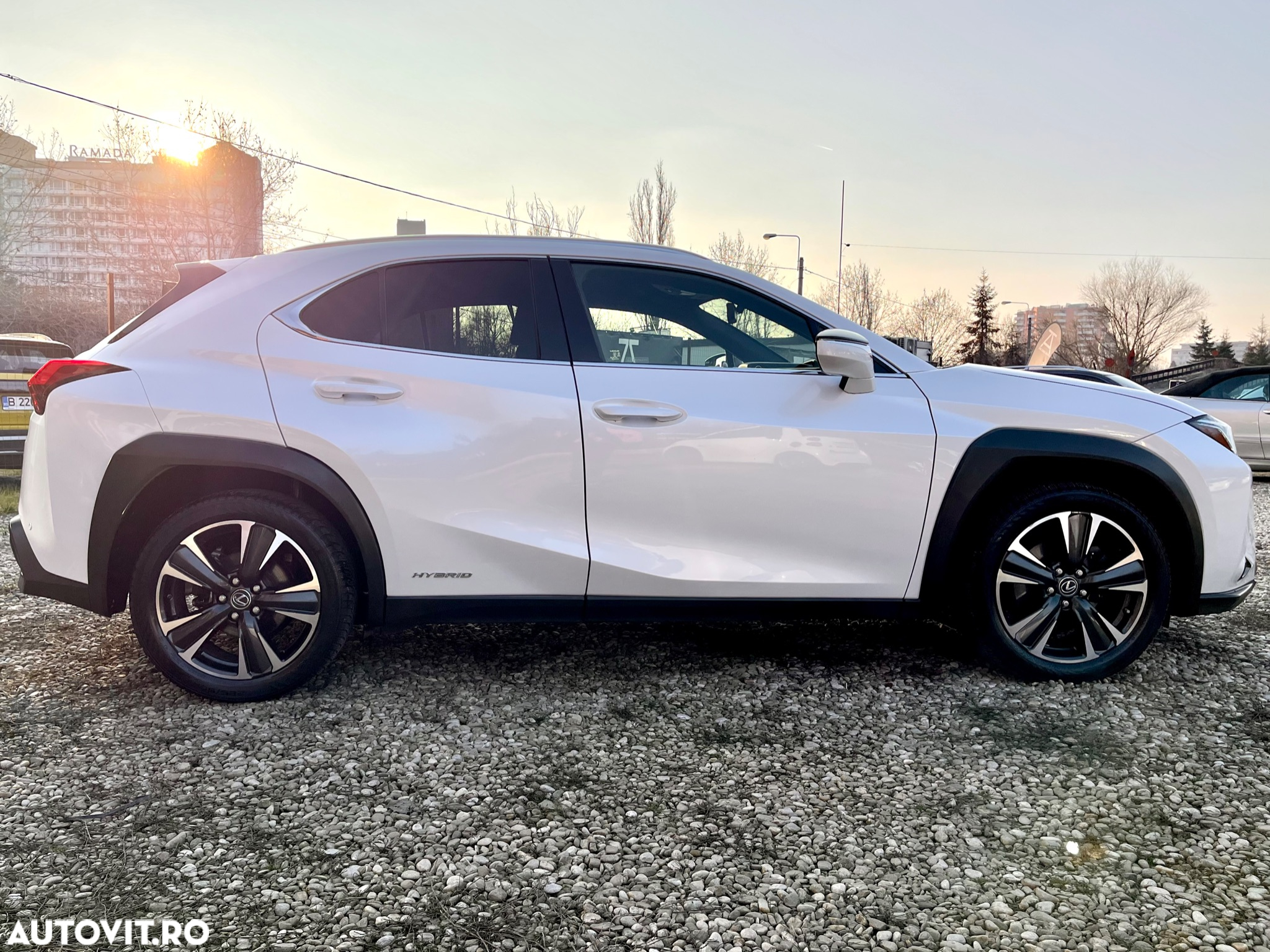 Lexus UX 250h 2.0L HEV 20H- (178 HP) 4X4 CVT Luxury - 9
