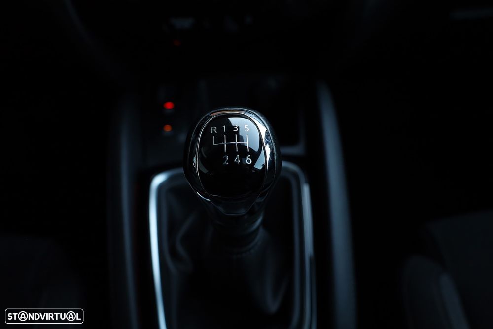 Nissan Qashqai 1.5 dCi N-Connecta J18 - 21