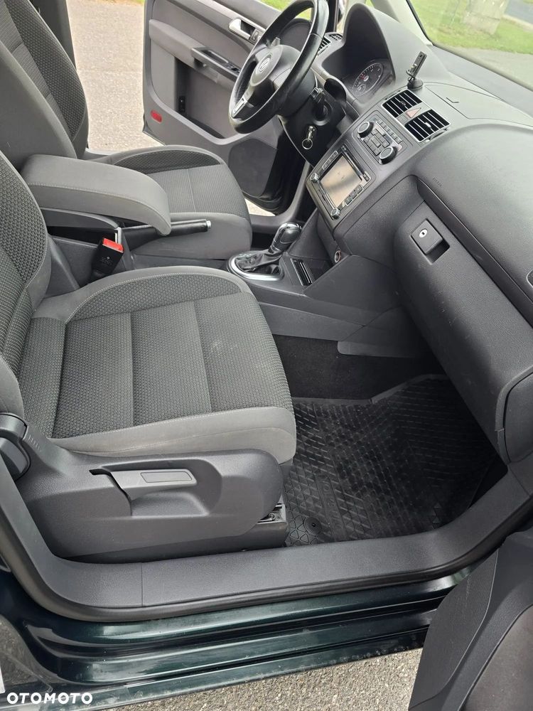Volkswagen Touran - 10