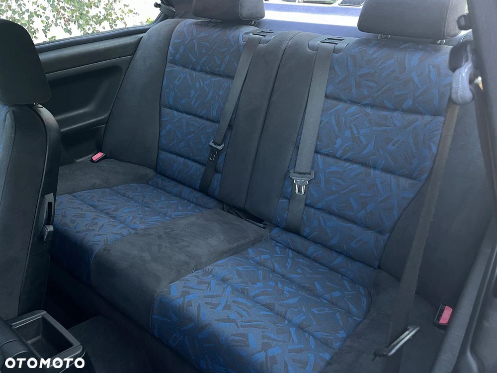BMW Seria 3 323i - 6
