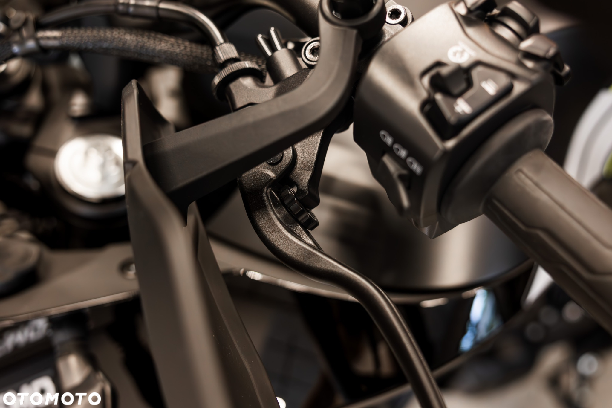 CFMoto MT - 12