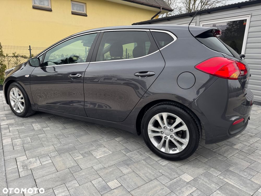 Kia Ceed 1.6 GDI ISG Dream-Team Edition - 9