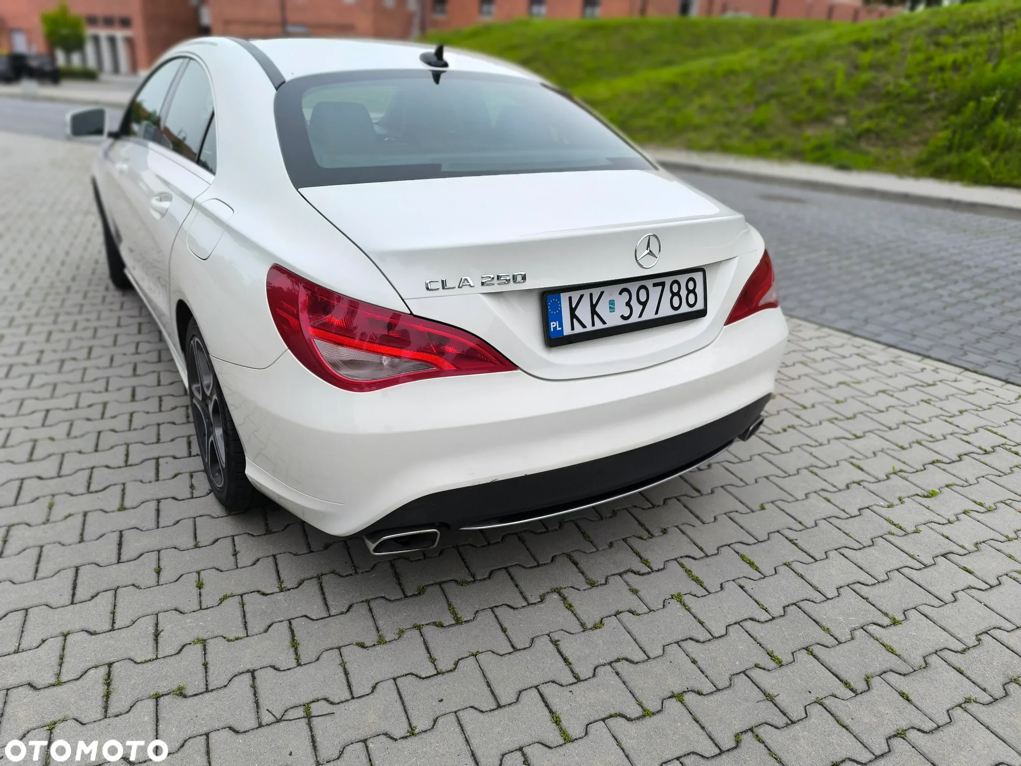 Mercedes-Benz CLA 250 7G-DCT - 17