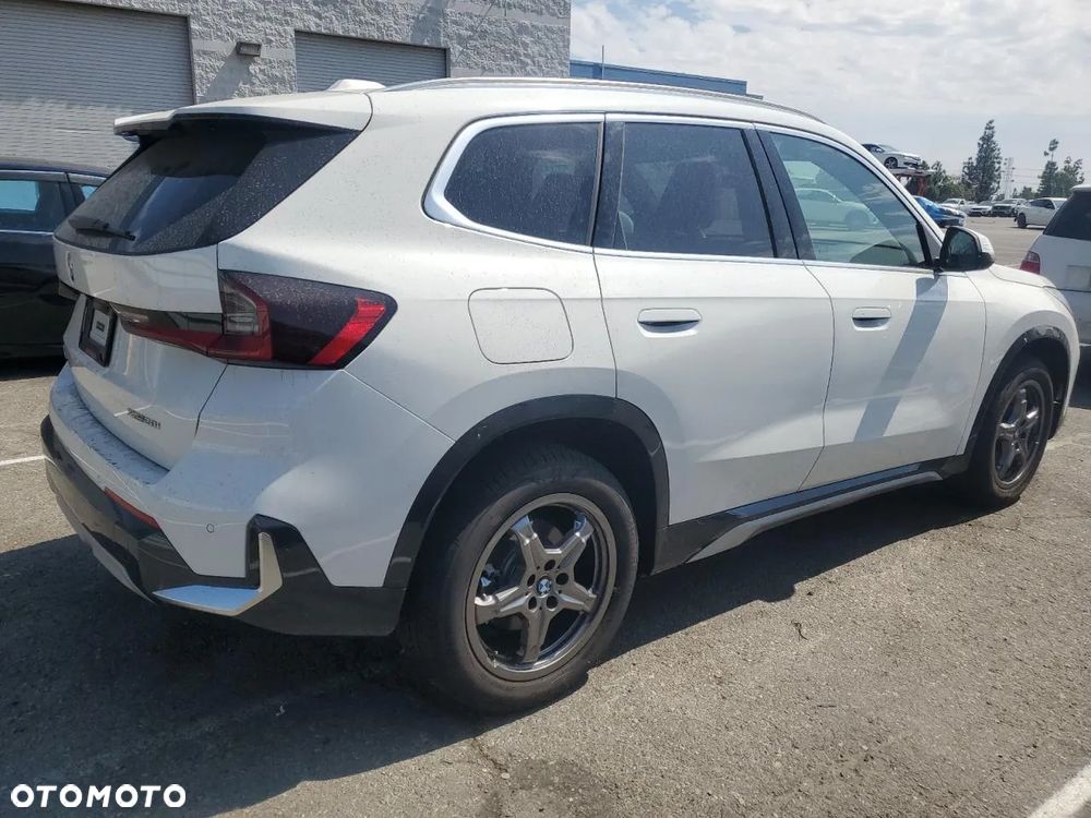 BMW X1 xDrive23i xLine - 4