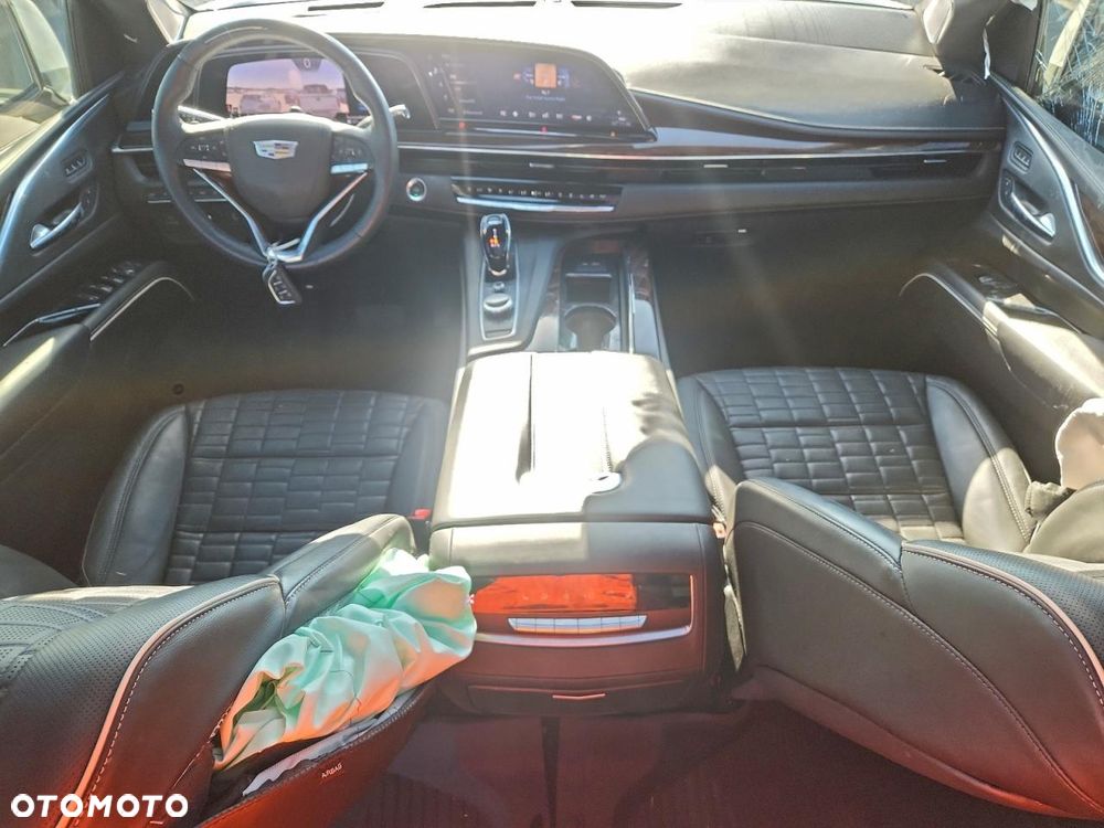 Cadillac Escalade - 7