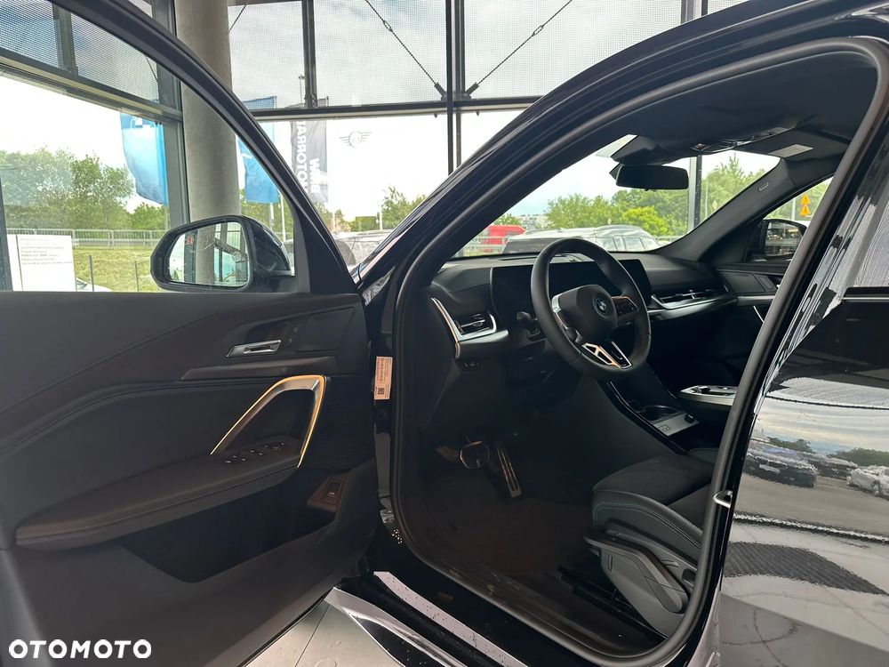 BMW iX2 eDrive20 66.5kWh M Sport Edition - 13
