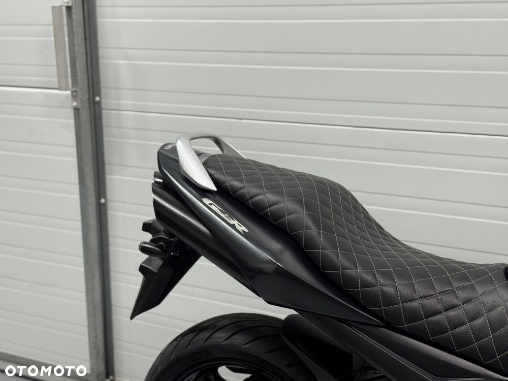 Suzuki GSR - 5