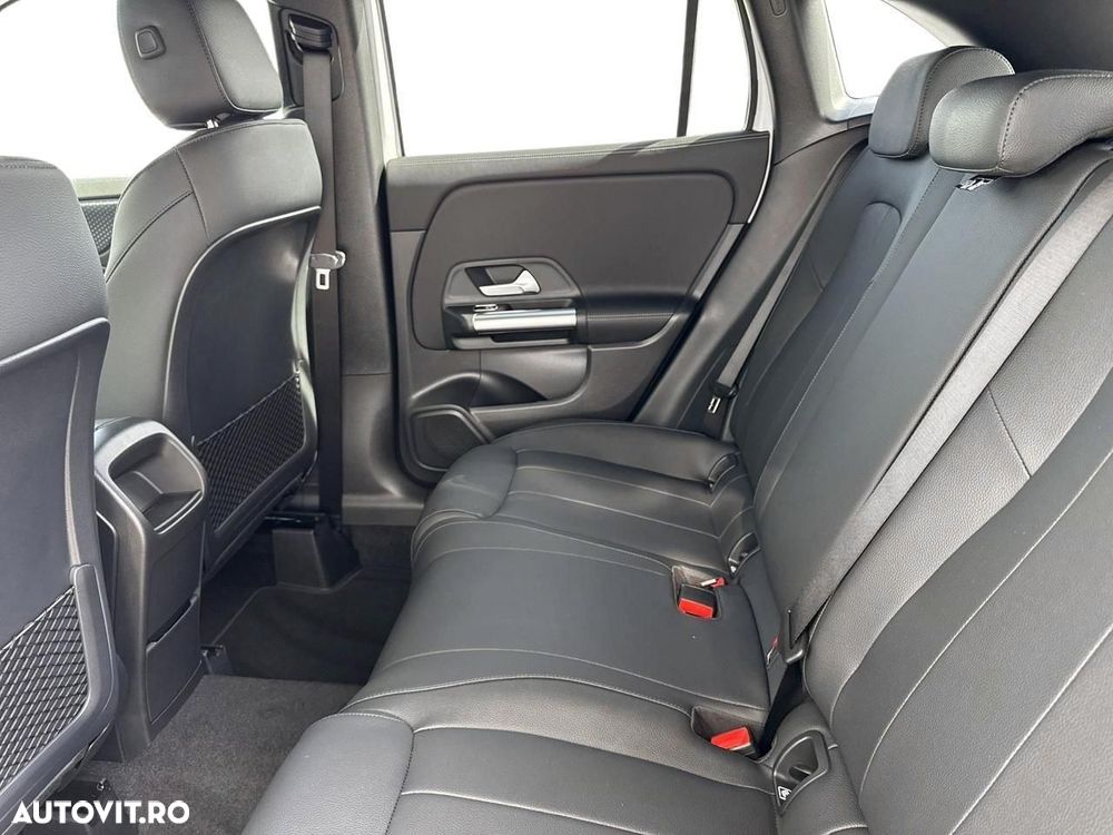 Mercedes-Benz GLA - 10