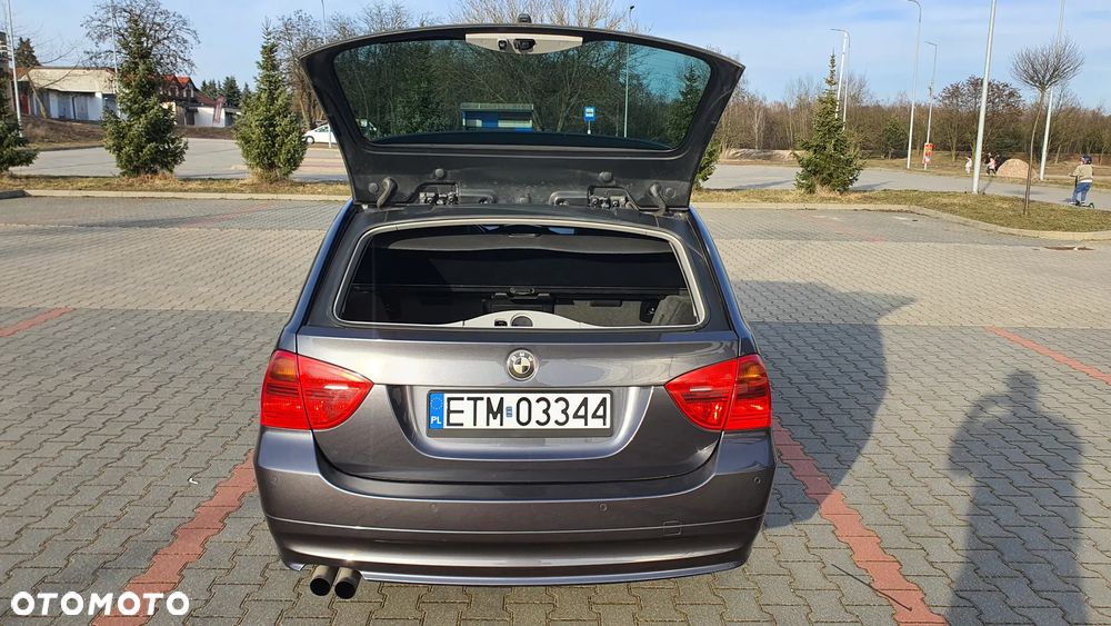 BMW Seria 3 325i - 32