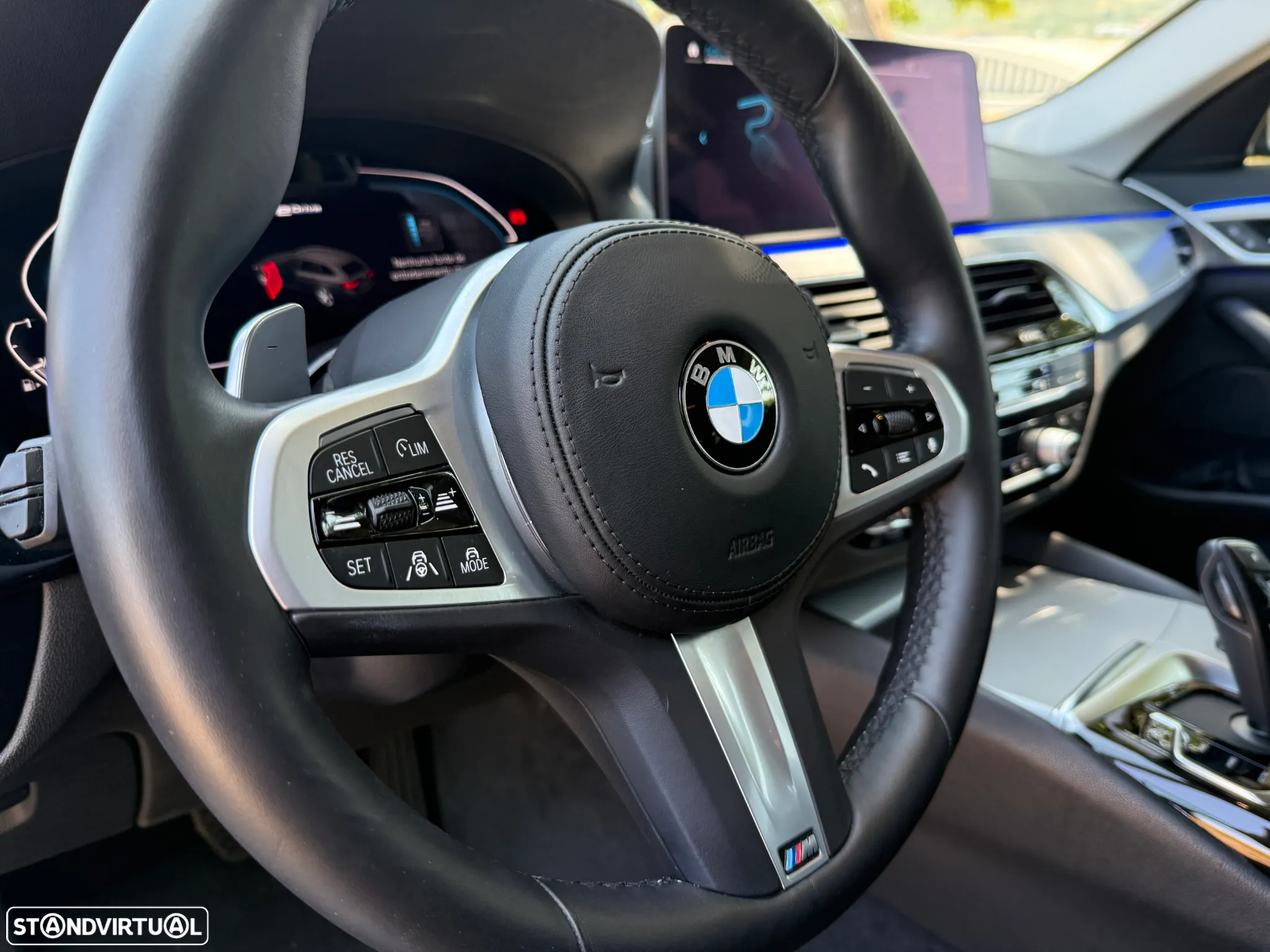 BMW 530 e Pack Desportivo M - 32