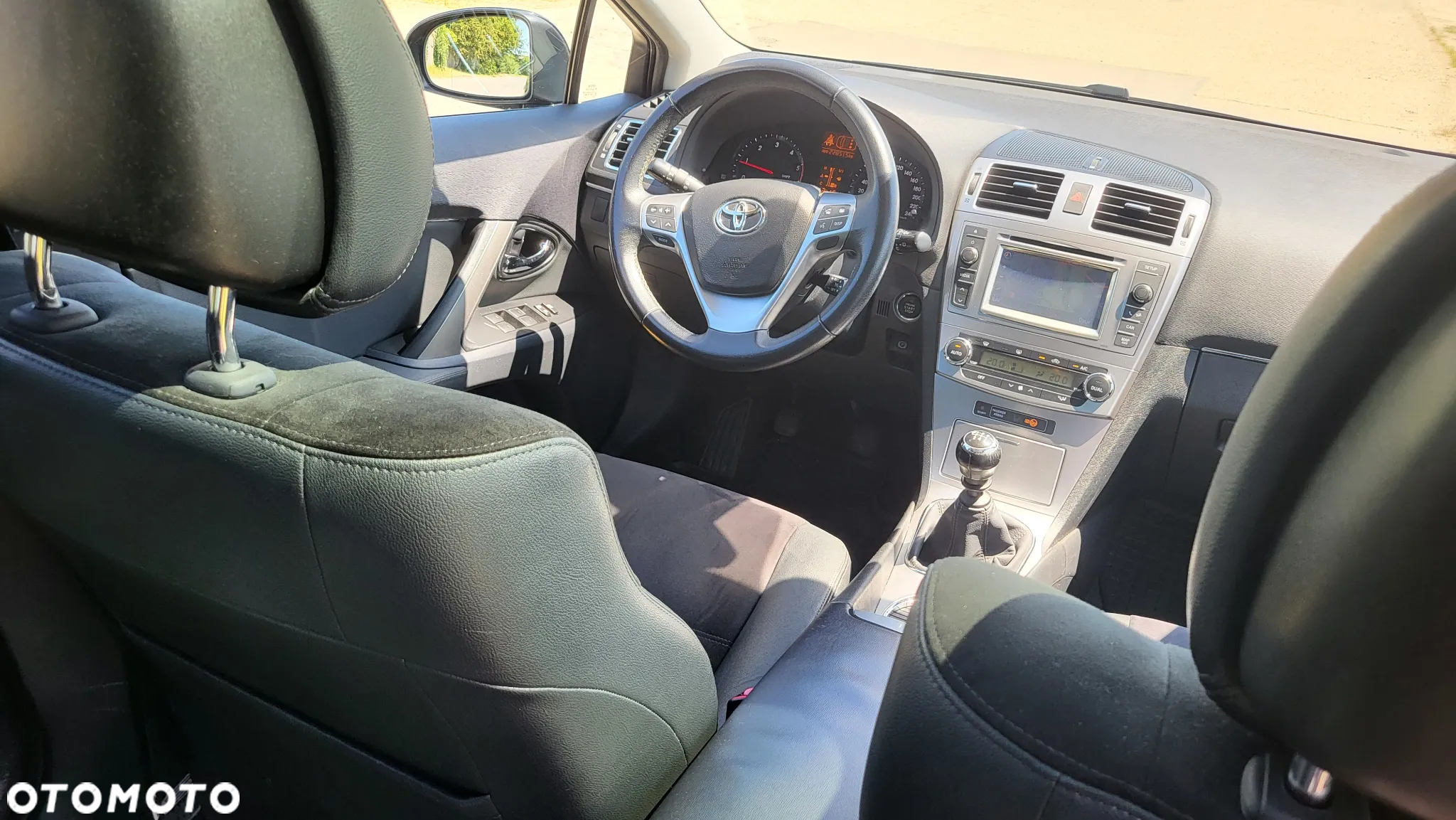 Toyota Avensis 2.0 D-4D Premium - 14