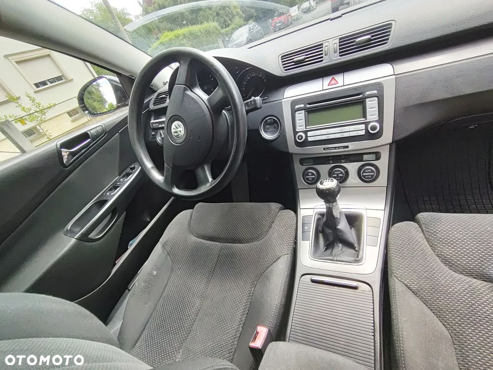 Volkswagen Passat 2.0 TDI DPF Comfortline - 24