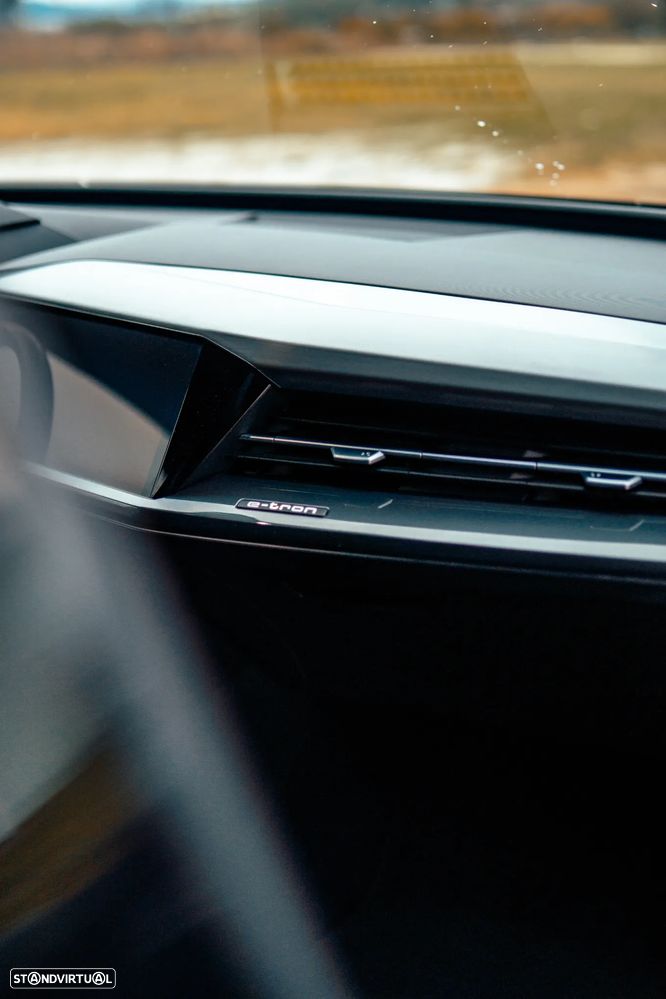 Audi Q4 e-tron 45 quattro - 17