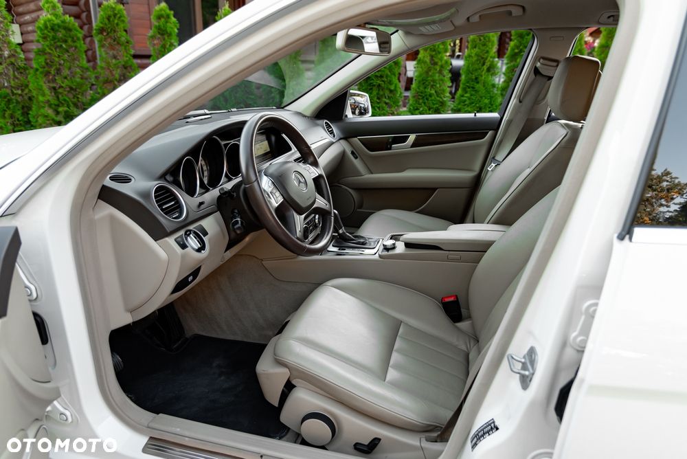 Mercedes-Benz Klasa C 250 CDI DPF 4Matic (BlueEFFICIENCY) 7G-TRONIC - 17