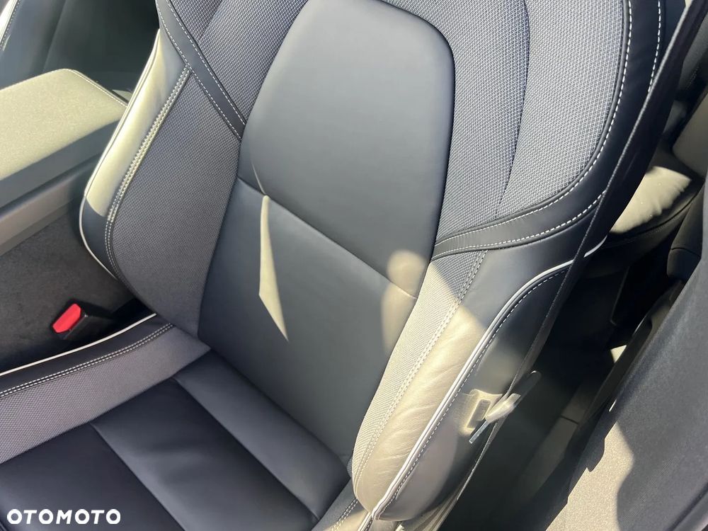 Volvo XC 60 B5 B AWD Plus Black Edition - 21