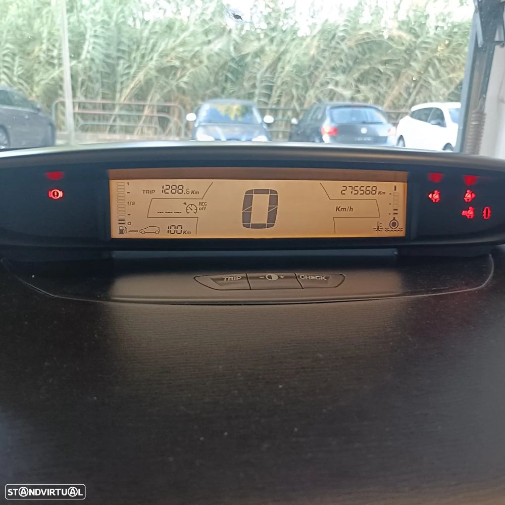 Citroën C4 1.6 HDi 110 Exclusive - 8