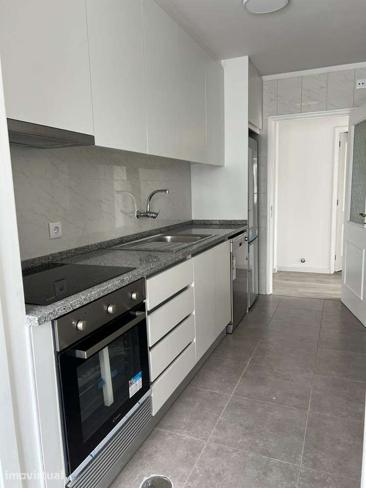 T2 V. N. Gaia – Carvalhos / Mosteiro - Pedroso Lugar Garagem  Varanda - Grande imagem: 3/27