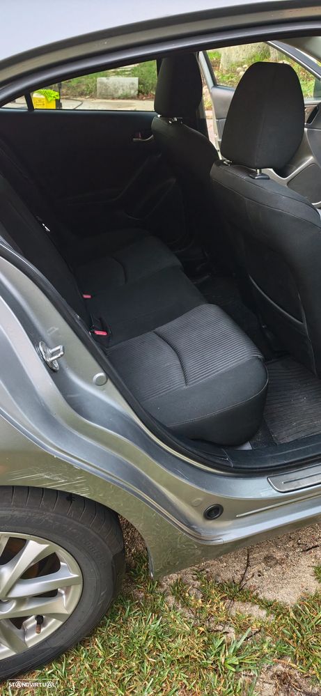 Mazda 3 Hatchback 1.5 Sky-G Evolve HS - 3