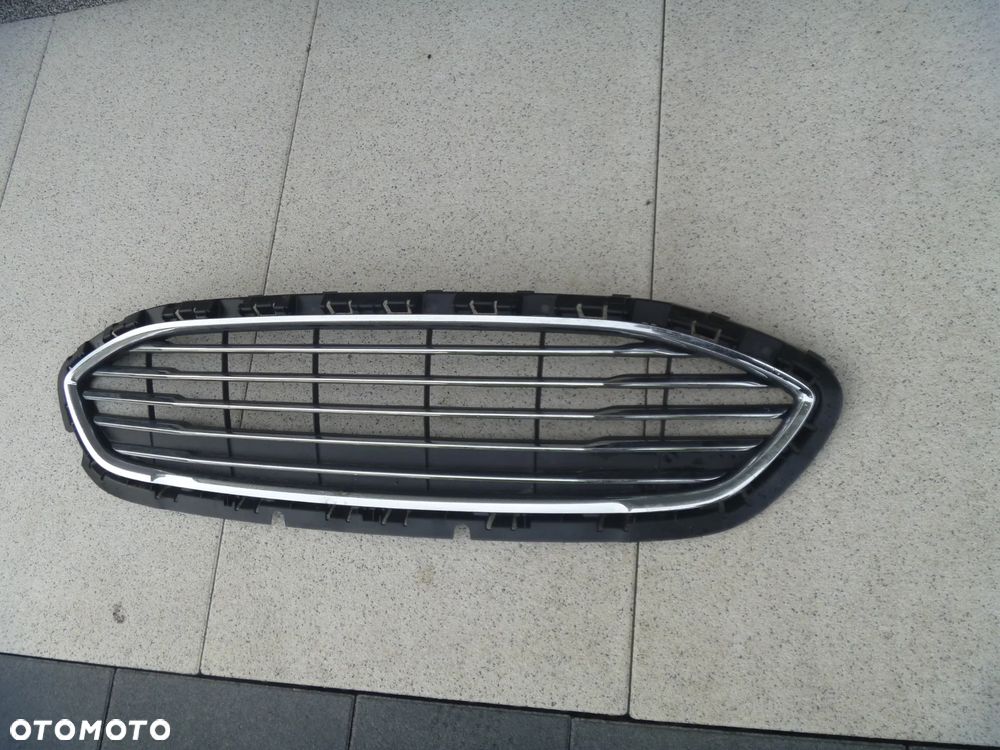 FORD FIESTA MK8 ATRAPA GRILL ZDERZAKA PRZEDNIEGO IGŁA H1BB-8200-B - 2