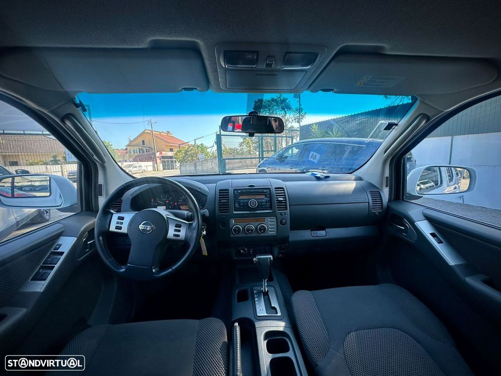 Nissan Navara 2.5 dCi CD LE AT - 9