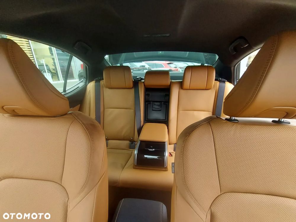 Toyota Camry 2.5 Hybrid Dynamic Force Executive e-CVT - 18
