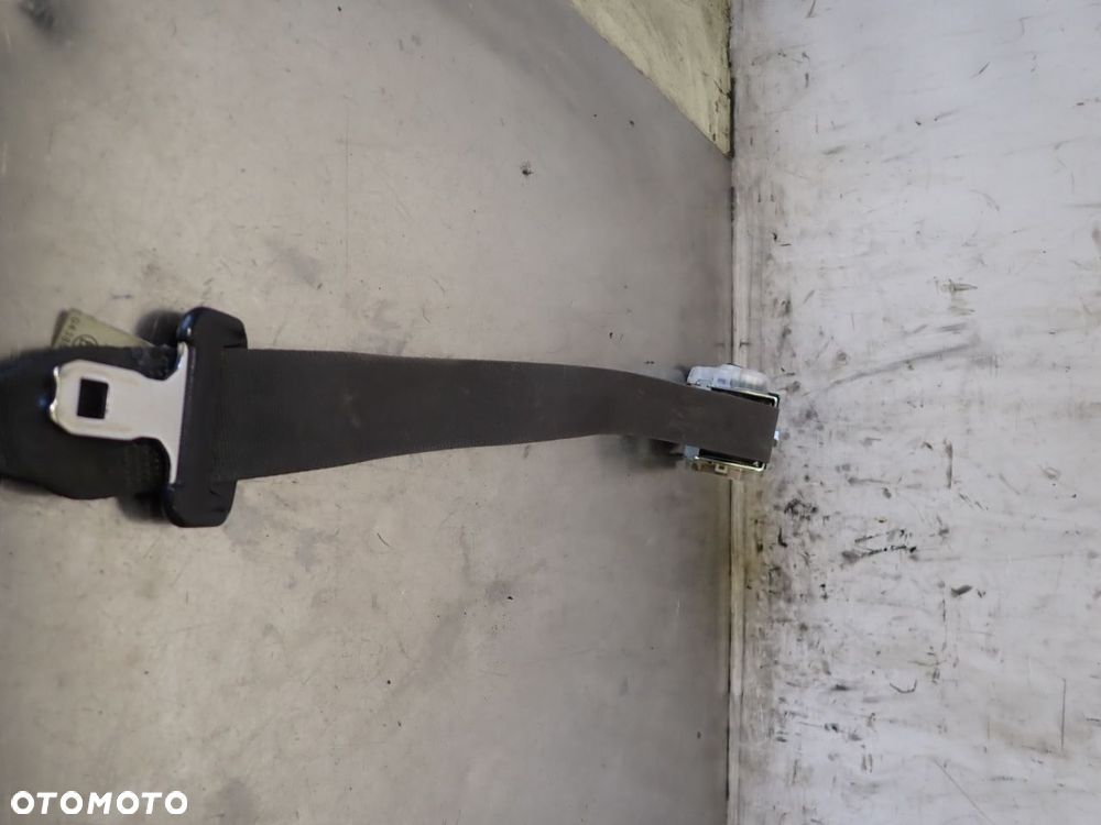 PAS PRAWY TYLNY BEZPIECZEŃSTWA MITSUBISHI LANCER VIII - 1