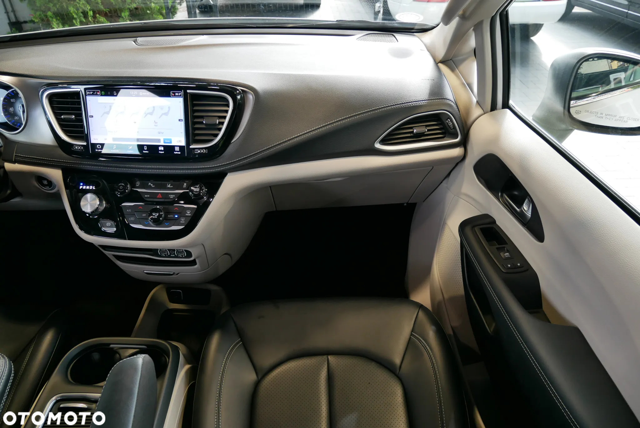 Chrysler Pacifica - 13