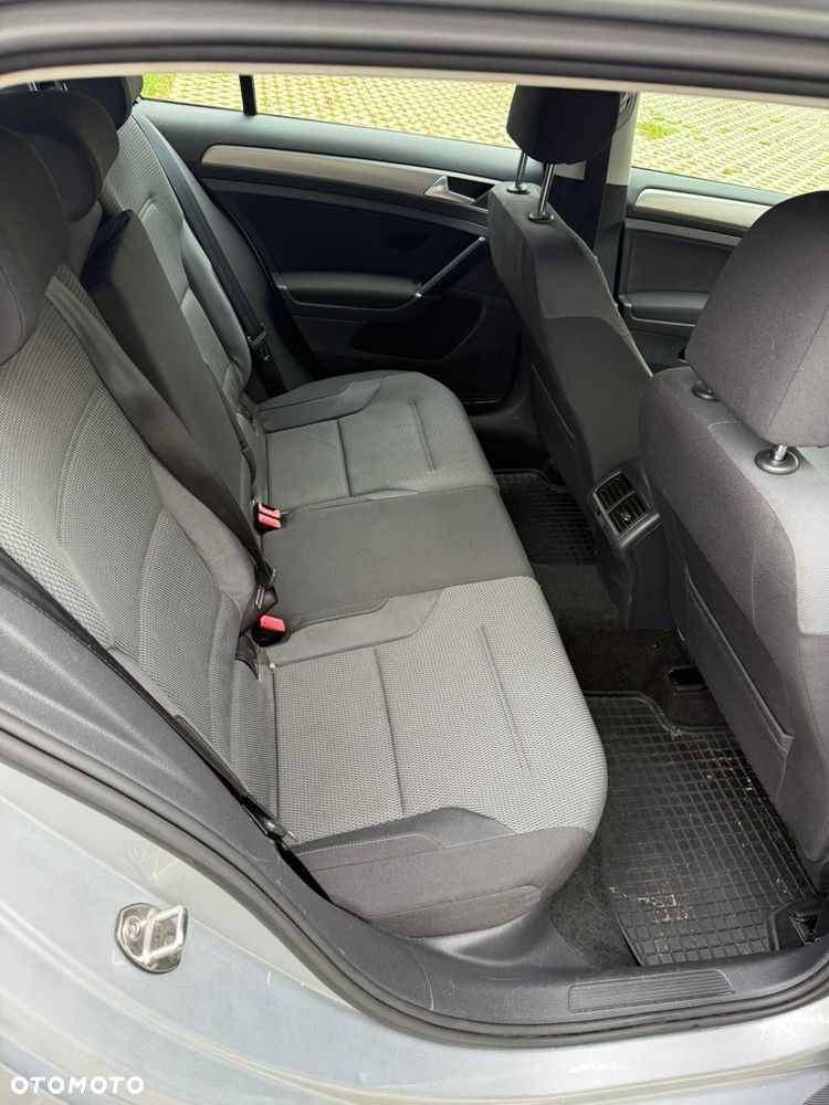 Volkswagen Golf - 10