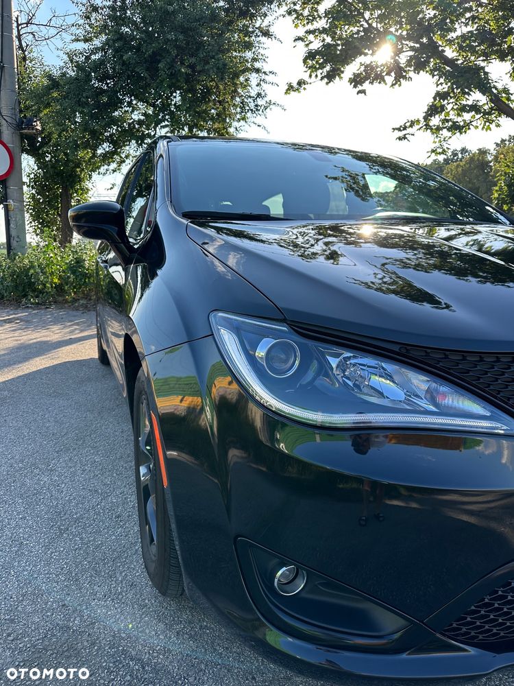 Chrysler Pacifica - 8