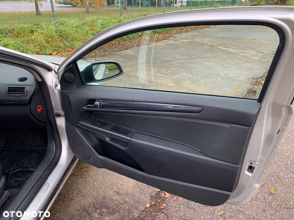 Opel Astra GTC 1.6 Cosmo - 13