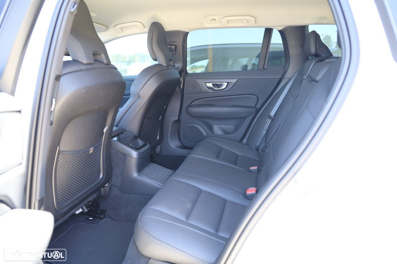 Volvo V60 2.0 T6 AWD TE Plus Dark - 9