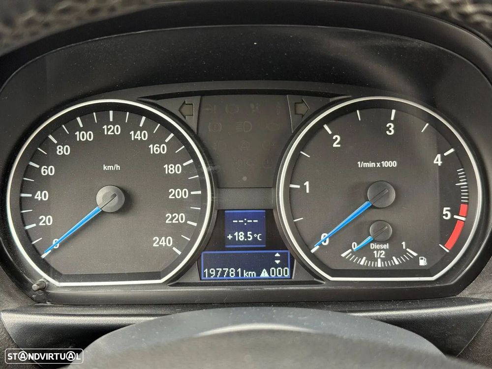 BMW 118 d Pack M - 19