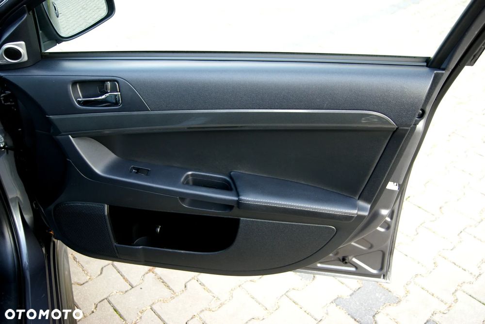 Mitsubishi Lancer 1.8 Intense - 32