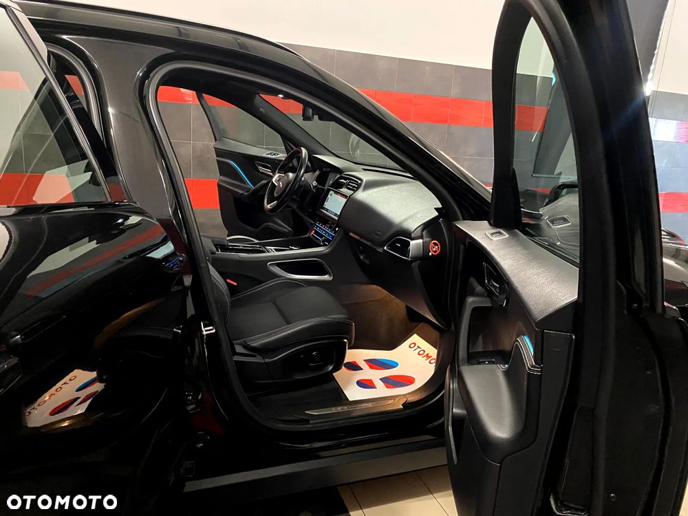 Jaguar F-Pace 20d AWD R-Sport - 25